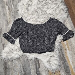 Forever 21 Cropped Black and White Paisley Patterned Blouse With Bell Sleeves